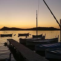 Coucher de soleil sur la lagune du Brusc et les pointus